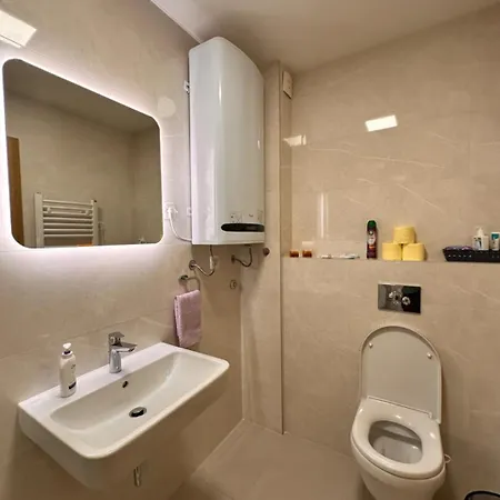 Comfortable And Spacious In A Location Apartment