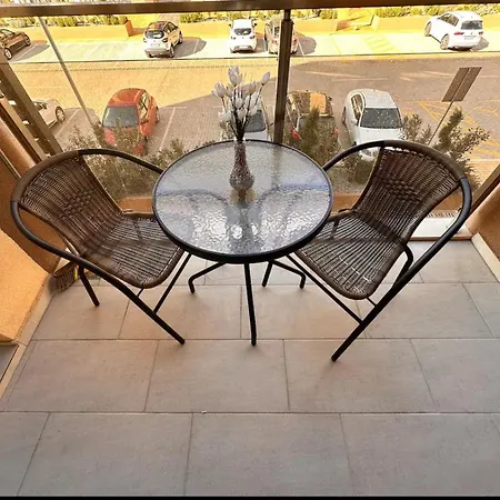 Comfortable And Spacious In A Location Apartment